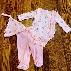 Tahari Baby Newborn Outfit with Matching Hat *NWOT*